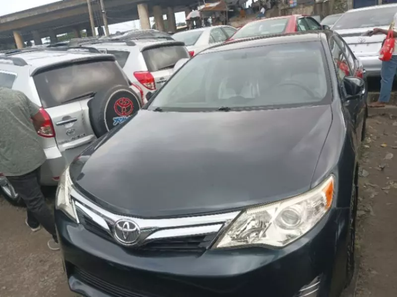 Toyota camry   - 2012