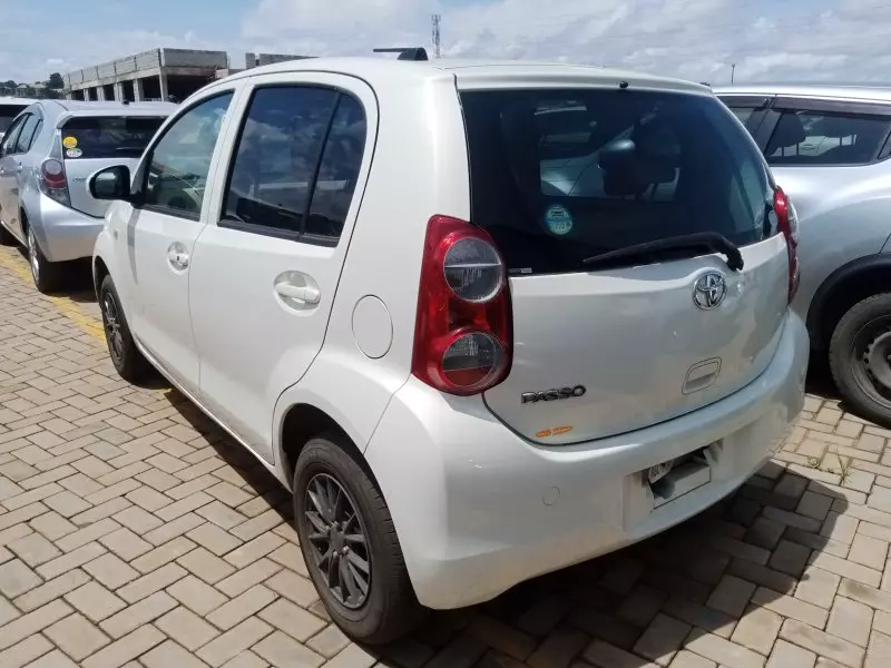 Toyota Passo   - 2012