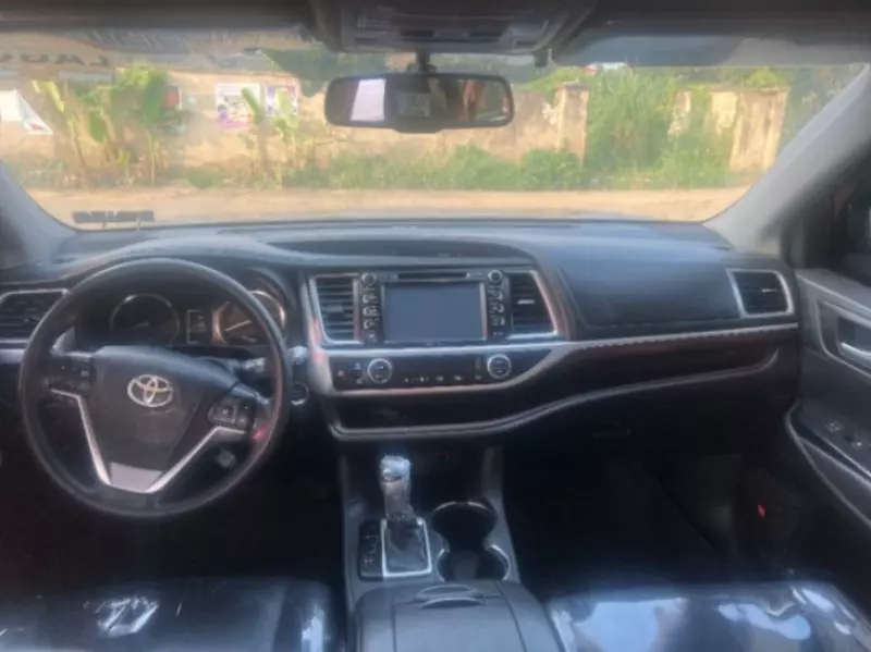 Toyota Highlander   - 2014