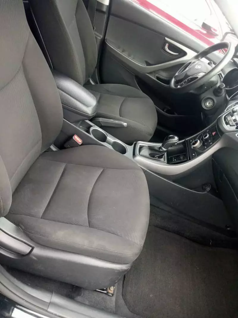 Hyundai Elantra   - 2013