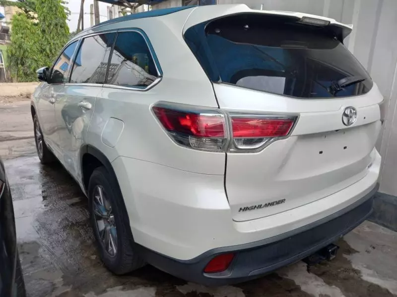 Toyota Highlander   - 2014