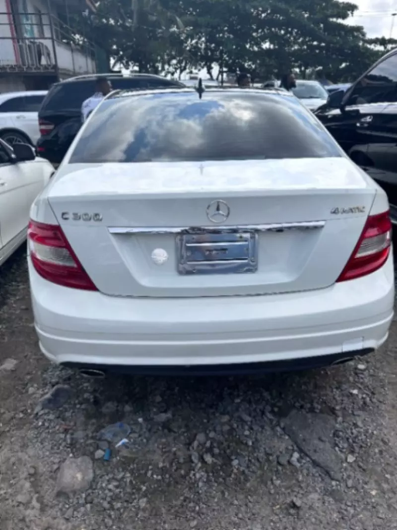 Mercedes-Benz C 300   - 2011