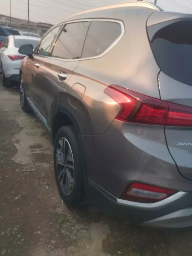 Hyundai Santa Fe   - 2019