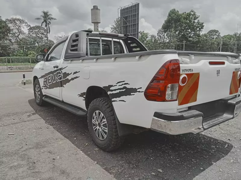 Toyota Hilux   - 2016