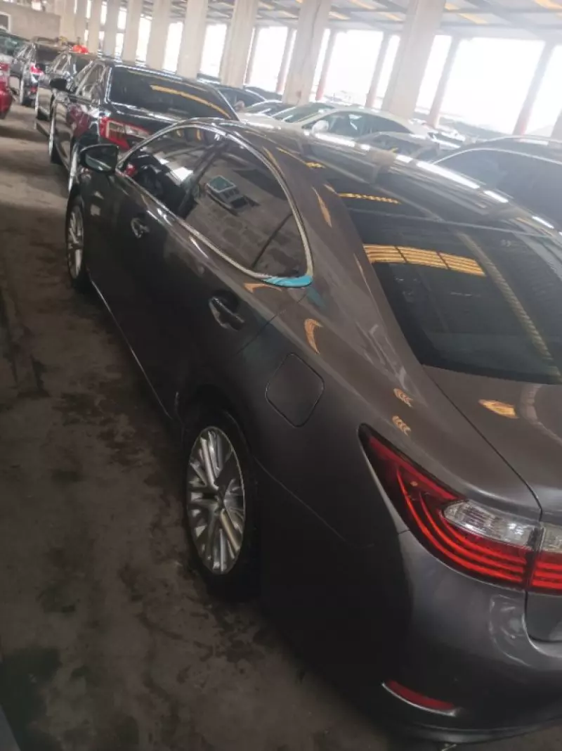 Lexus ES 350   - 2012