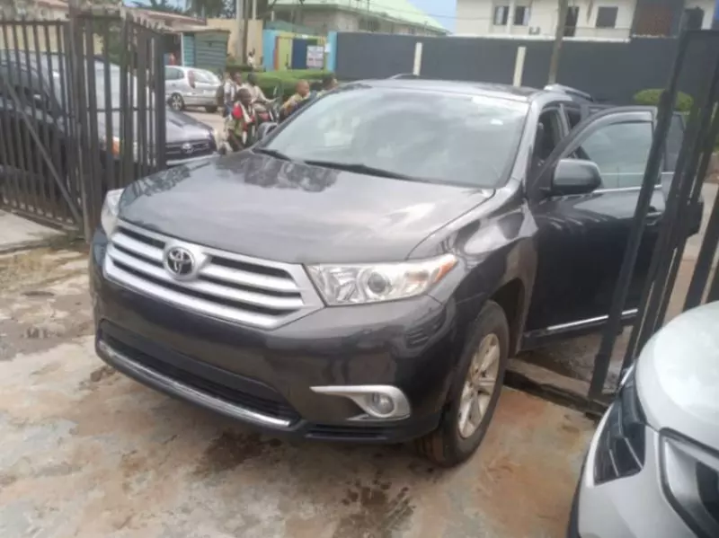 Toyota Highlander   - 2013