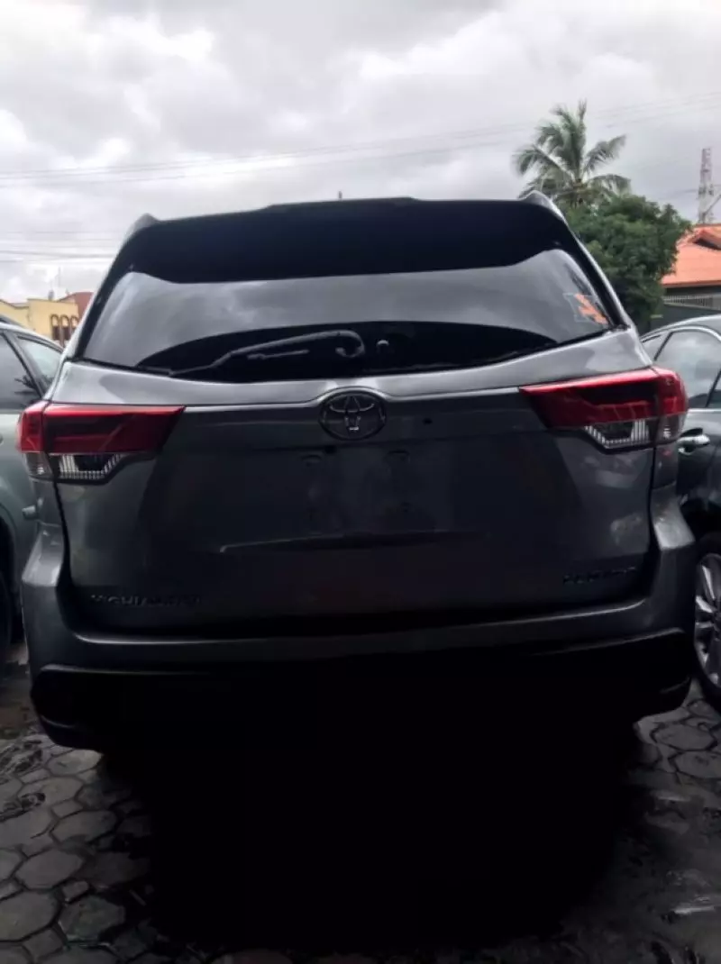 Toyota Highlander   - 2015