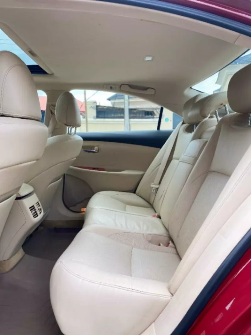 Lexus ES 350   - 2011