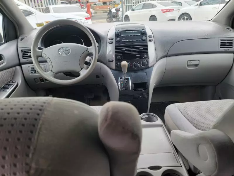 Toyota Sienna   - 2006