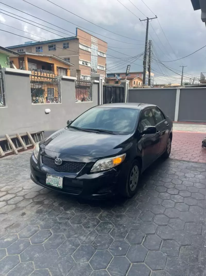 Toyota Corolla   - 2009