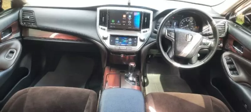 Toyota Crown Royal saloon    - 2014