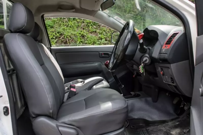 Toyota Hilux   - 2013