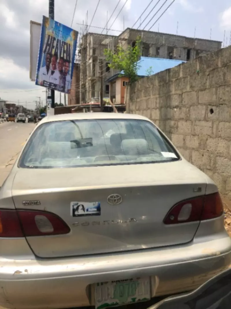 Toyota Corolla   - 2001
