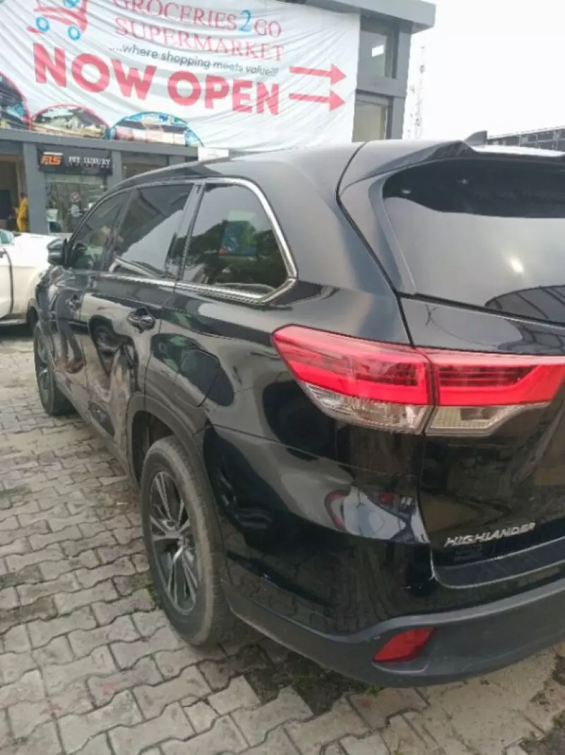 Toyota Highlander   - 2019