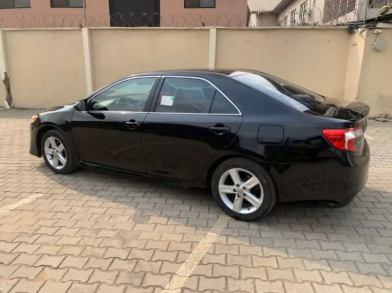 Toyota Camry   - 2012