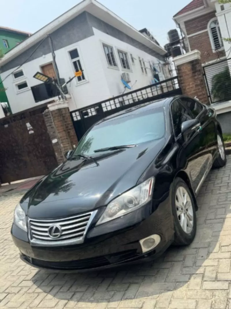Lexus ES 250   - 2011