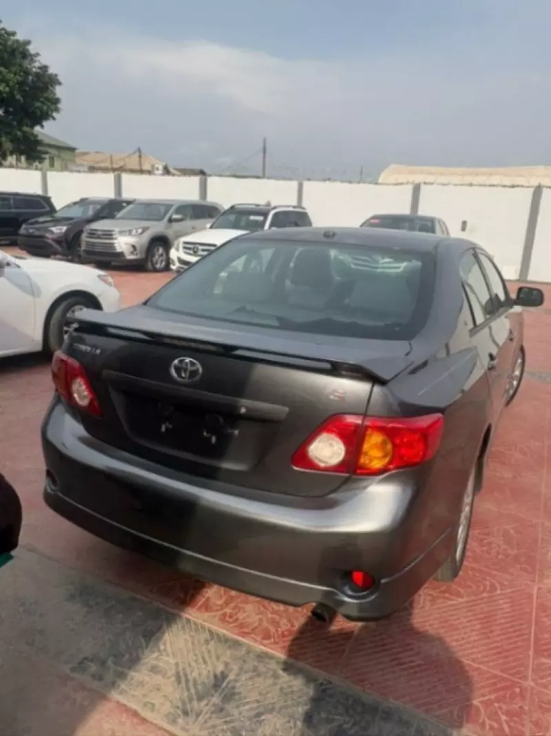 Toyota Corolla   - 2009