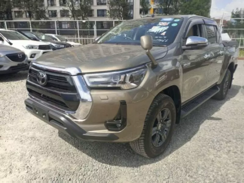 Toyota Hilux   - 2022