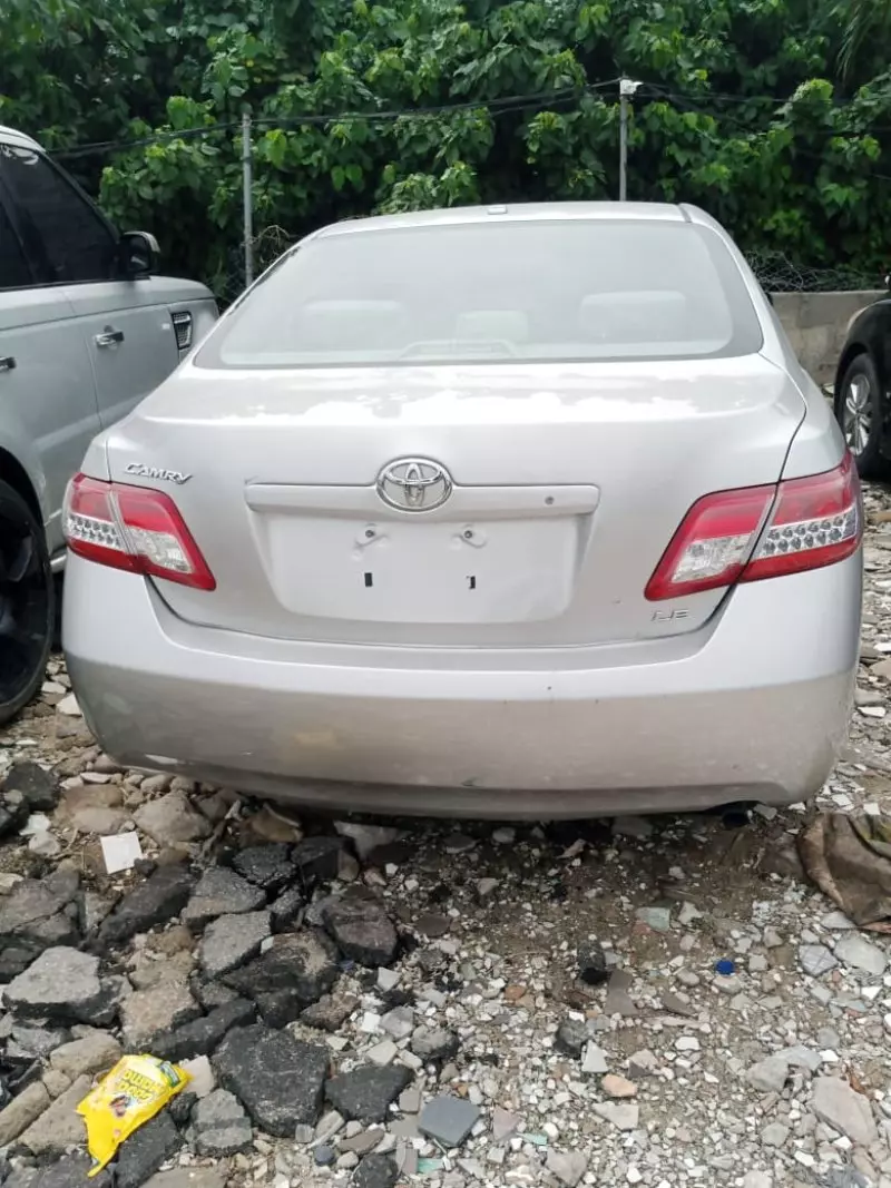 Toyota Camry   - 2010