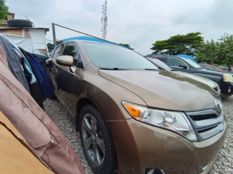 Toyota Venza   - 2011