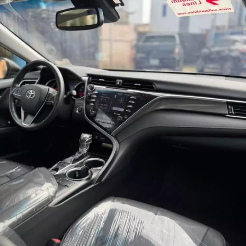 Toyota Camry   - 2018