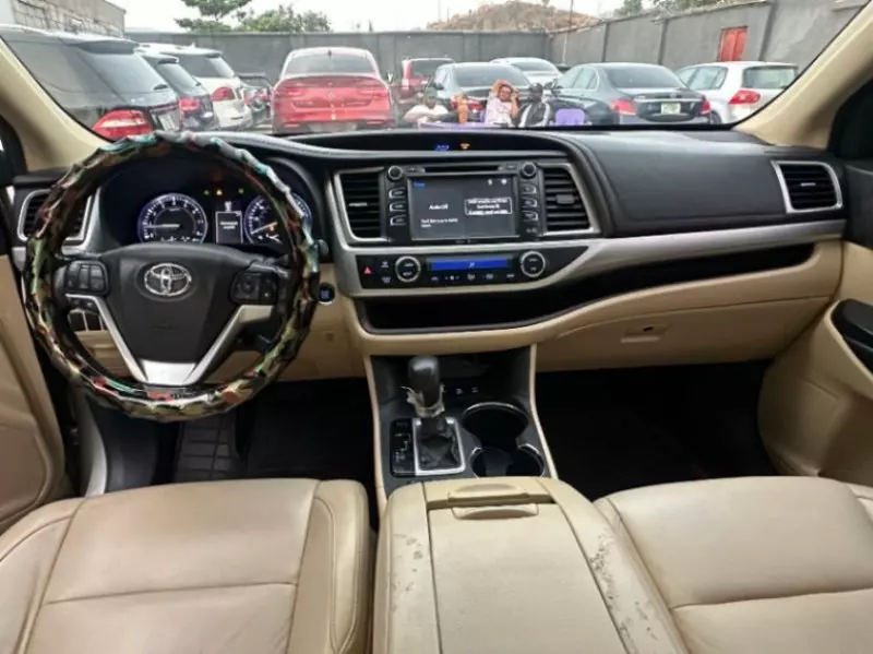 Toyota Highlander   - 2015