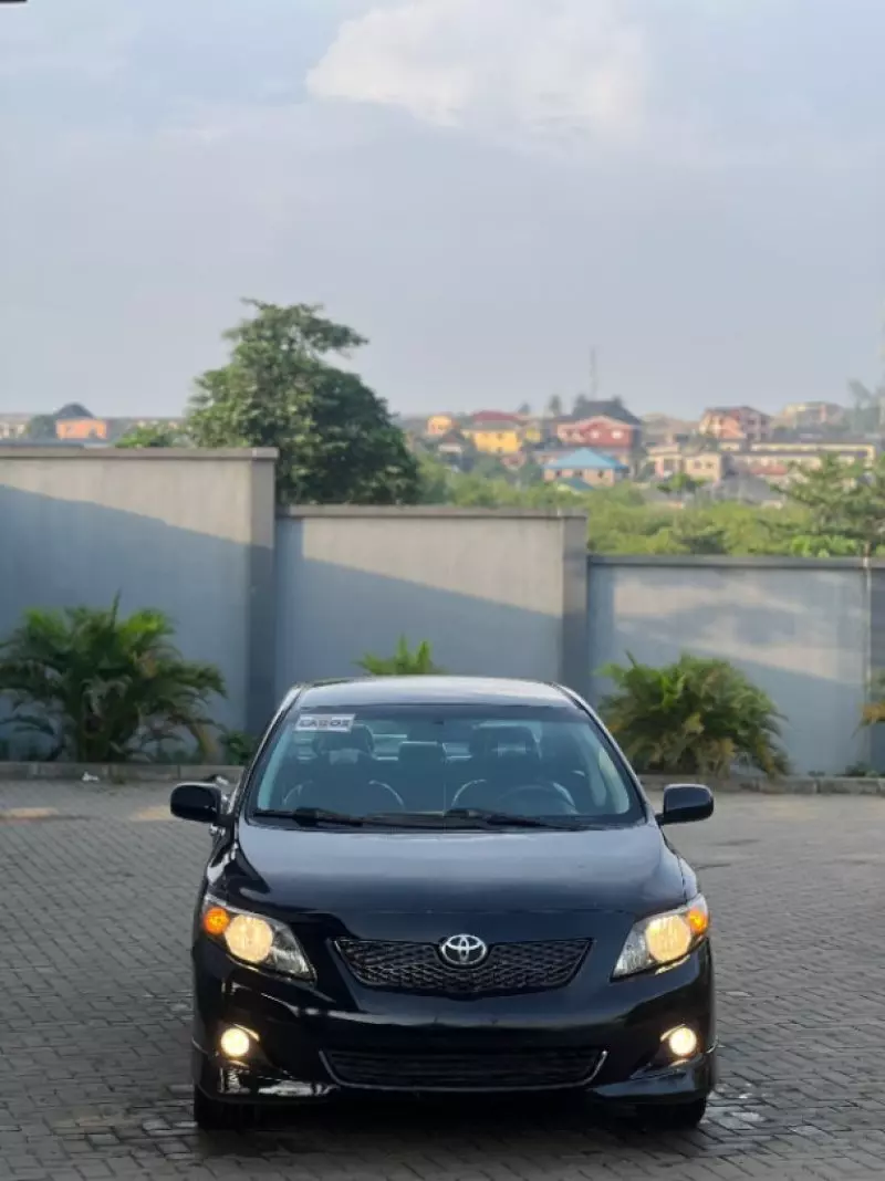 Toyota Corolla   - 2010