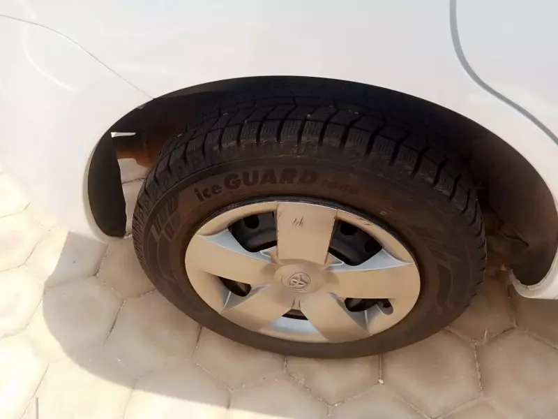 Toyota Sienta   - 2012