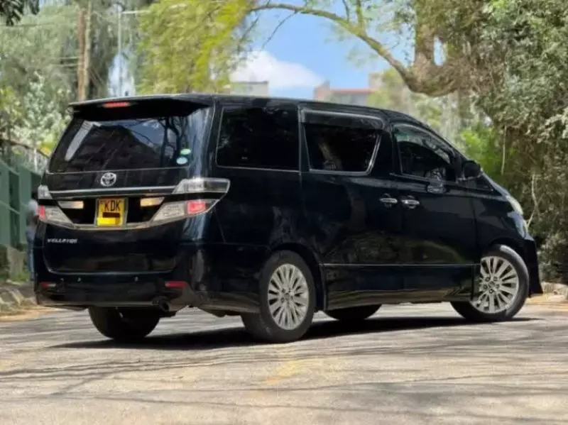 Toyota Vellfire    - 2014