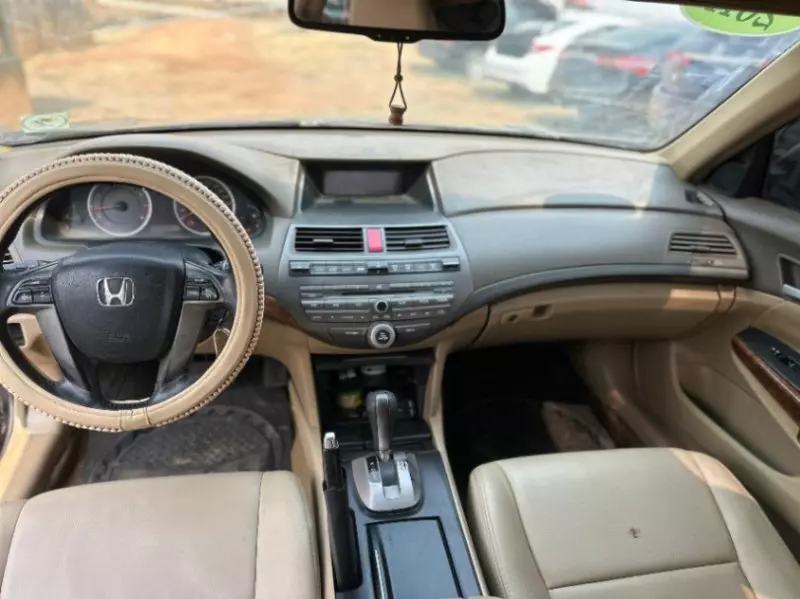 Honda Accord   - 2010