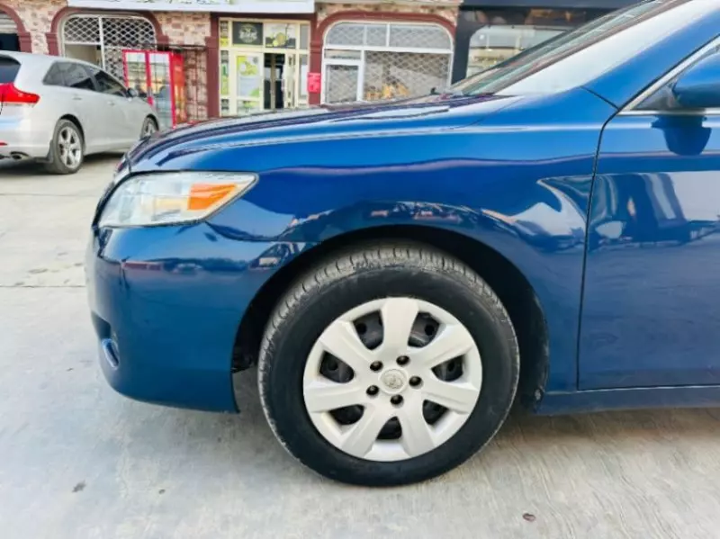 Toyota Camry   - 2010