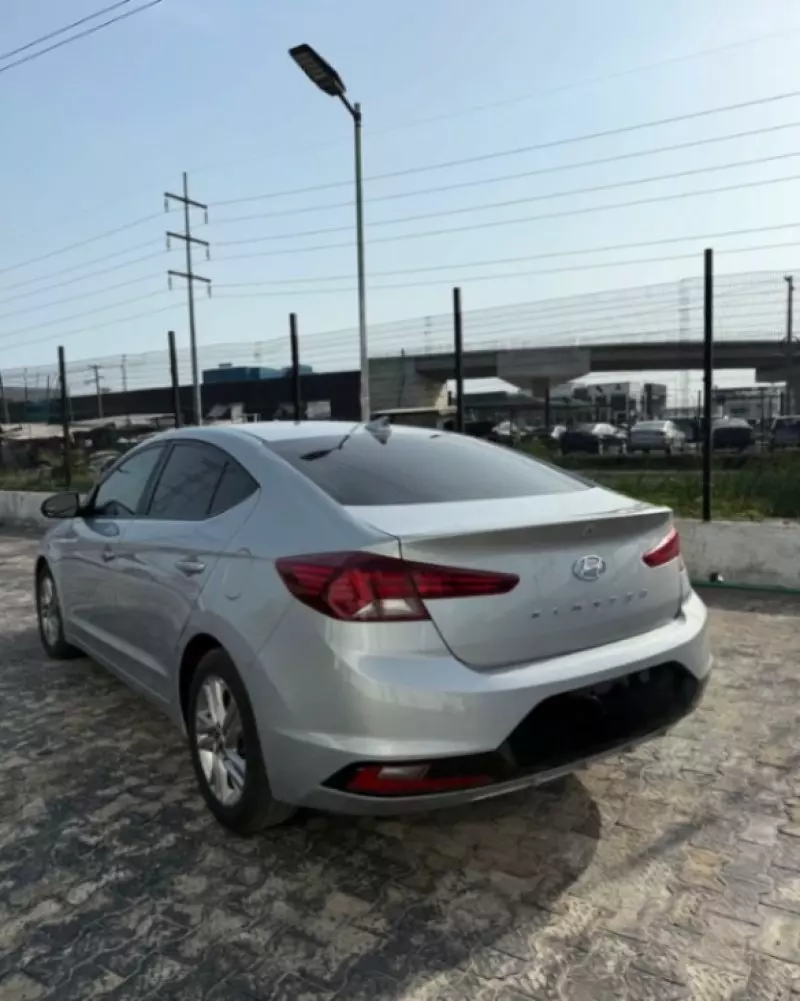 Hyundai Elantra   - 2020