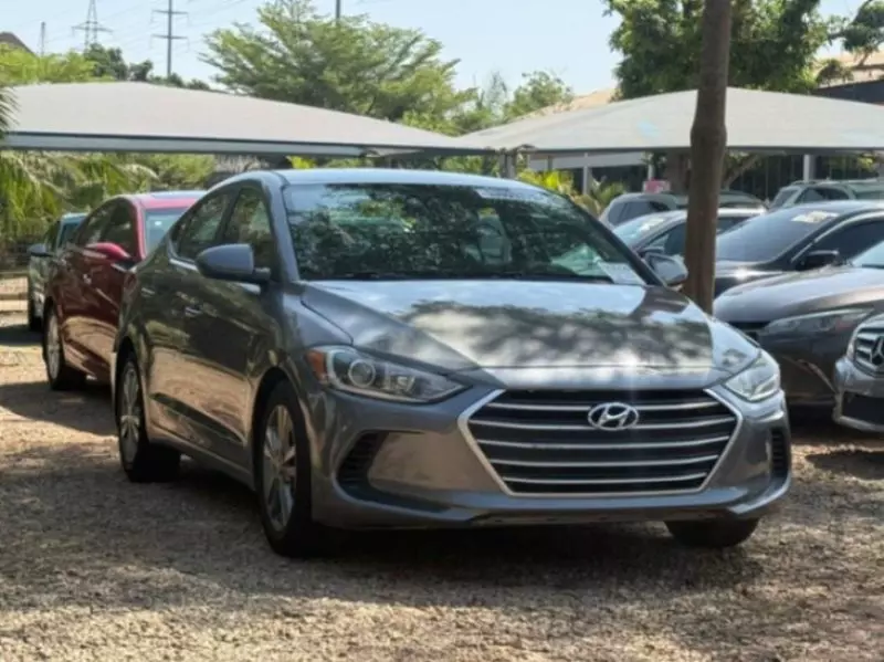 Hyundai Elantra - 2018