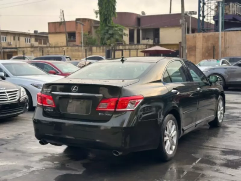 Lexus ES 350   - 2010