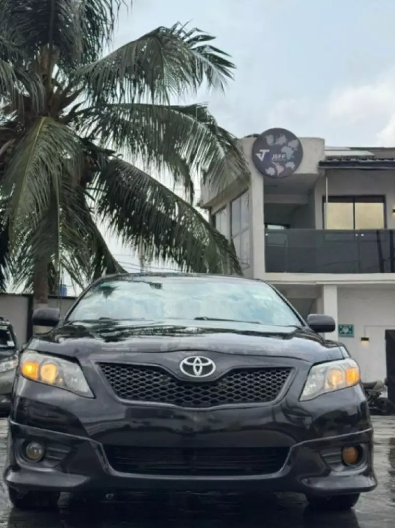 Toyota Camry   - 2011