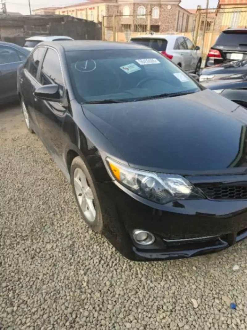 Toyota Camry   - 2014