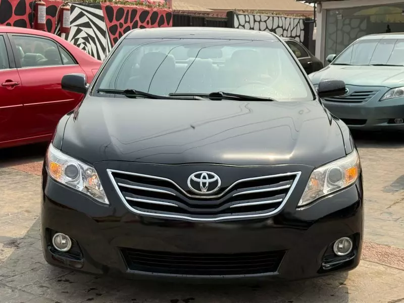 Toyota Camry   - 2011
