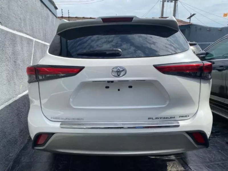 Toyota Highlander   - 2021