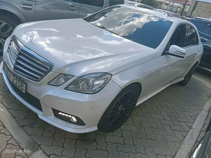 Mercedes-Benz E350   - 2012