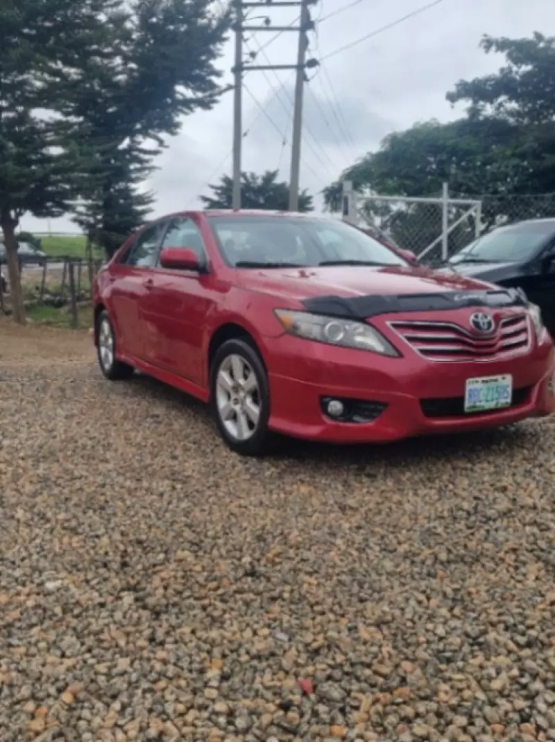 Toyota Camry   - 2011
