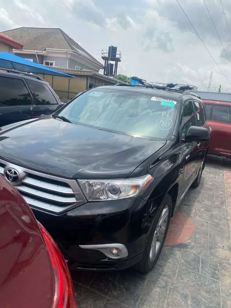 Toyota Highlander   - 2011