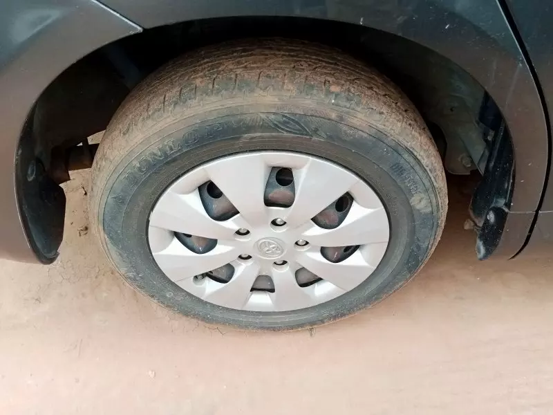 Toyota Noah   - 2012