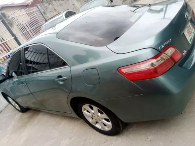 Toyota Camry   - 2009