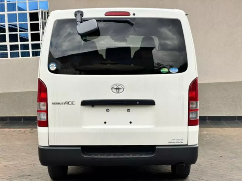 Toyota Hiace   - 2018