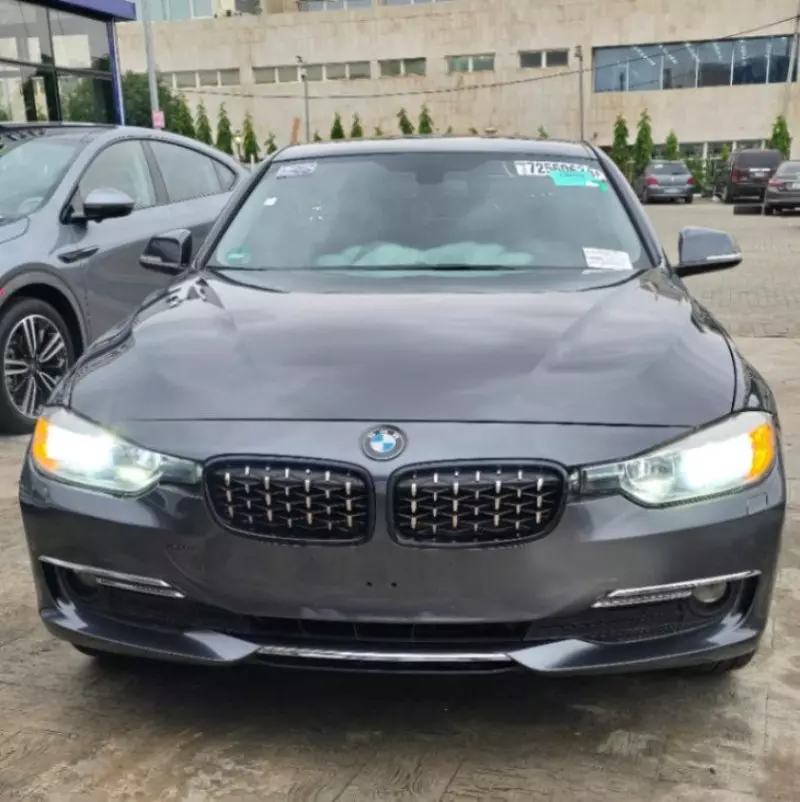 BMW 320i   - 2016