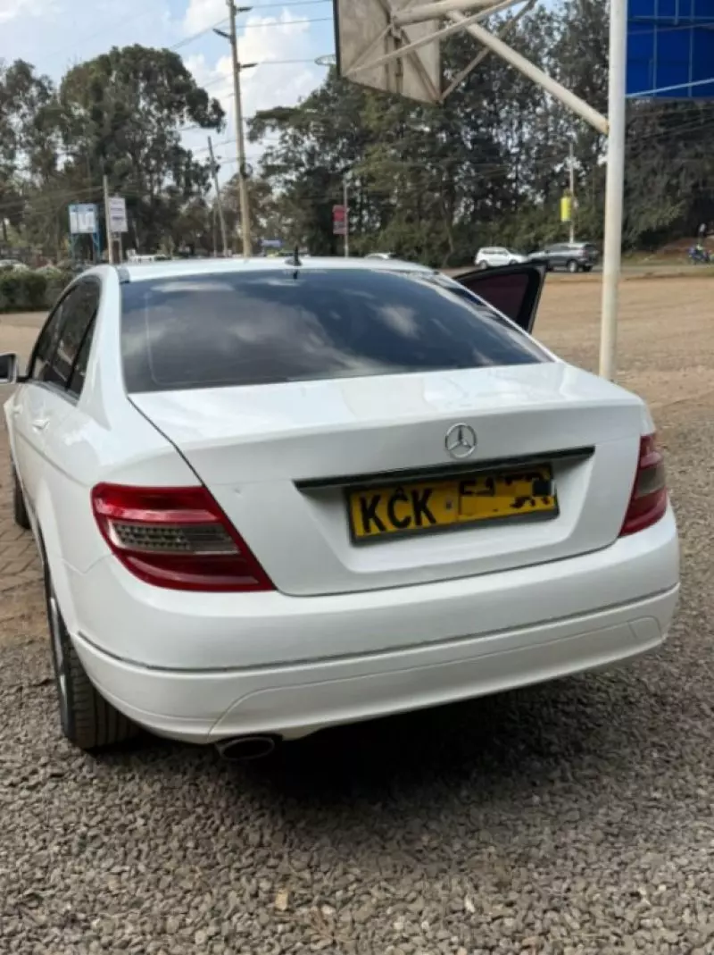 Mercedes-Benz C200   - 2009