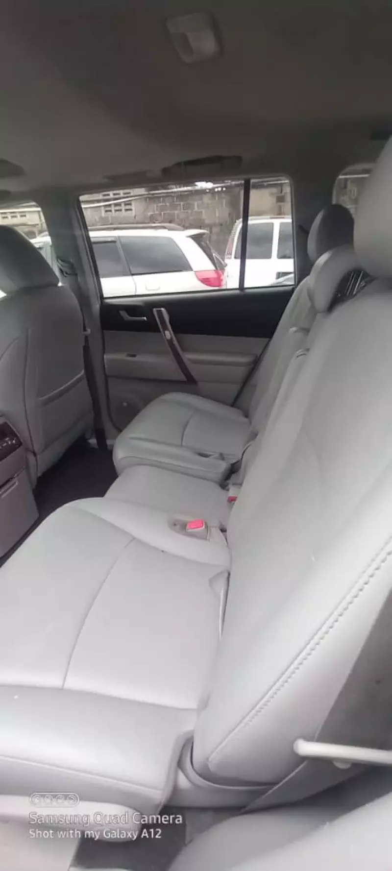 Toyota Highlander   - 2012