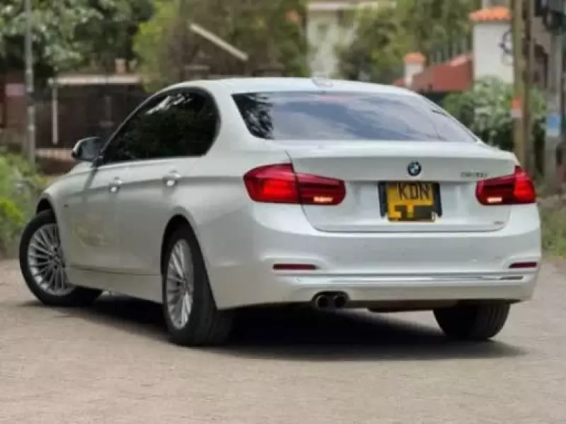 BMW 320i   - 2016