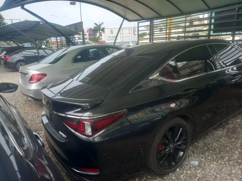 Lexus ES 350   - 2022