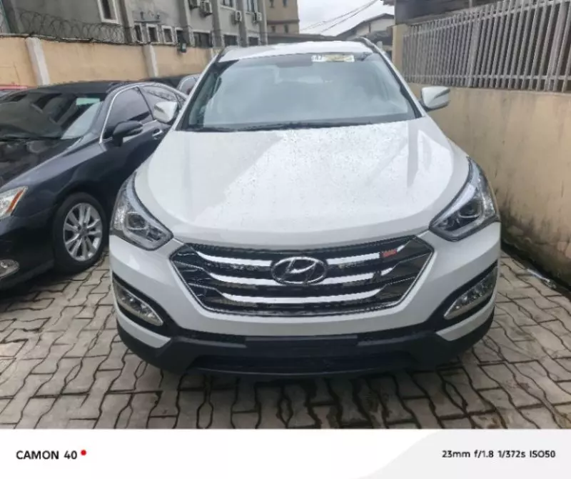Hyundai Santa Fe   - 2015